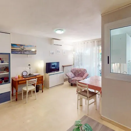 Climatise Avec Terrasse Au Calme, Centre De Menton, Proche Plages Et Commerces - Fr-1-196-335 Apartment